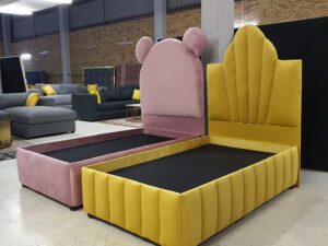 5x6 Cream Scallop Bed