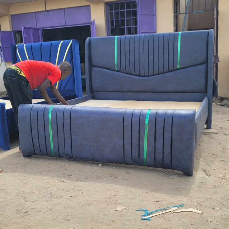5x6 Chester Bed with Blue Detailing