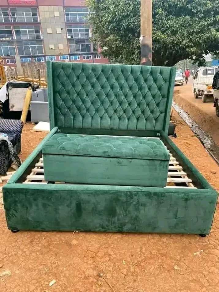 5x6 Green Chesterfield Bed with Storage Box