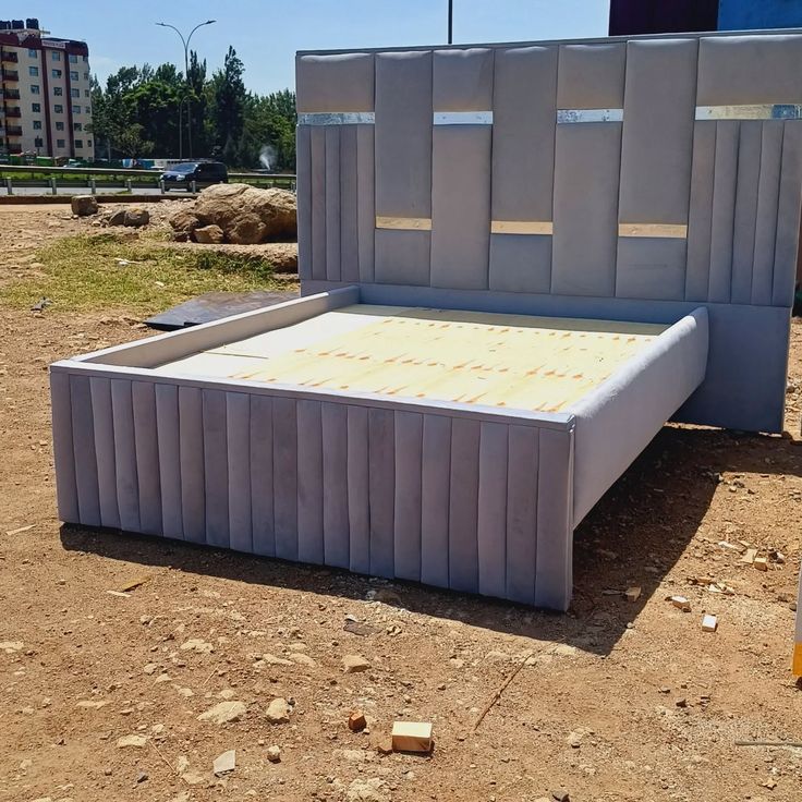 5x6 Grey Silver-Trim Bed