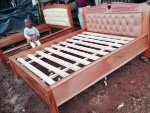 5x6 Mahogany Heart Tufted Bed