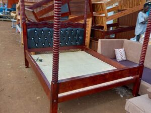 5x6 Mahogany Spindle-Post Mocket Bed
