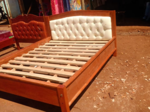 5x6 Mahogany Tufted Mocket Bed