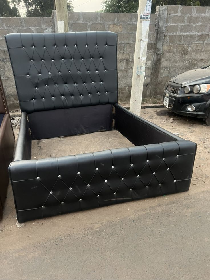 5x6 Noir Crystal Fabric Chester Bed