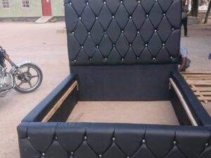 5x6 Onyx Diamond Stud Chester Bed