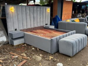 5x6 Queen size bed frame + Ottoman
