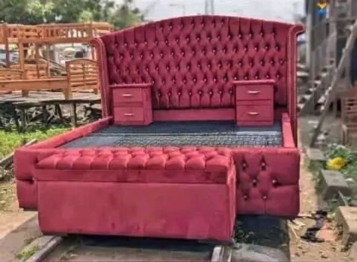 5x6 Rich Red/Burgundy Tufted Chester Bed Set