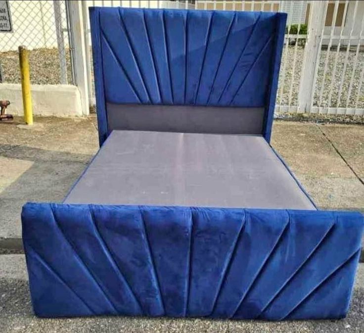 5x6 Royal Blue Channel-tufted Chester Bed