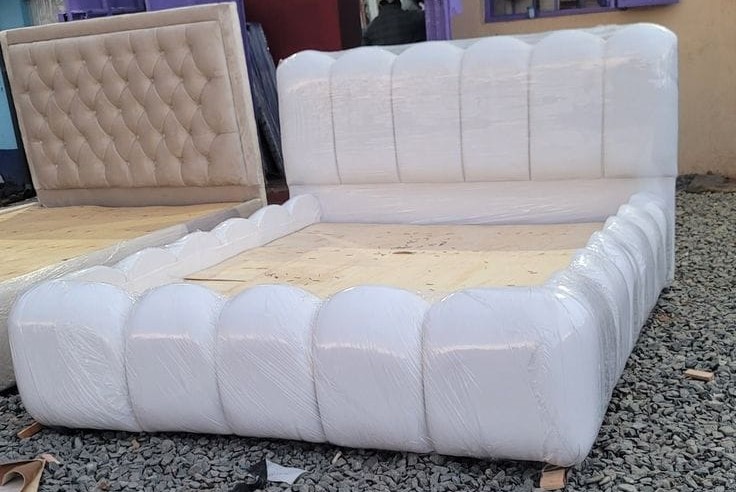 5x6 White Boucle Bubble Bed